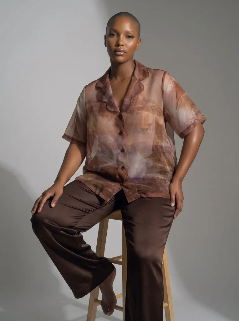 Person_posing_in_studio_outfit_202608091835.webp
